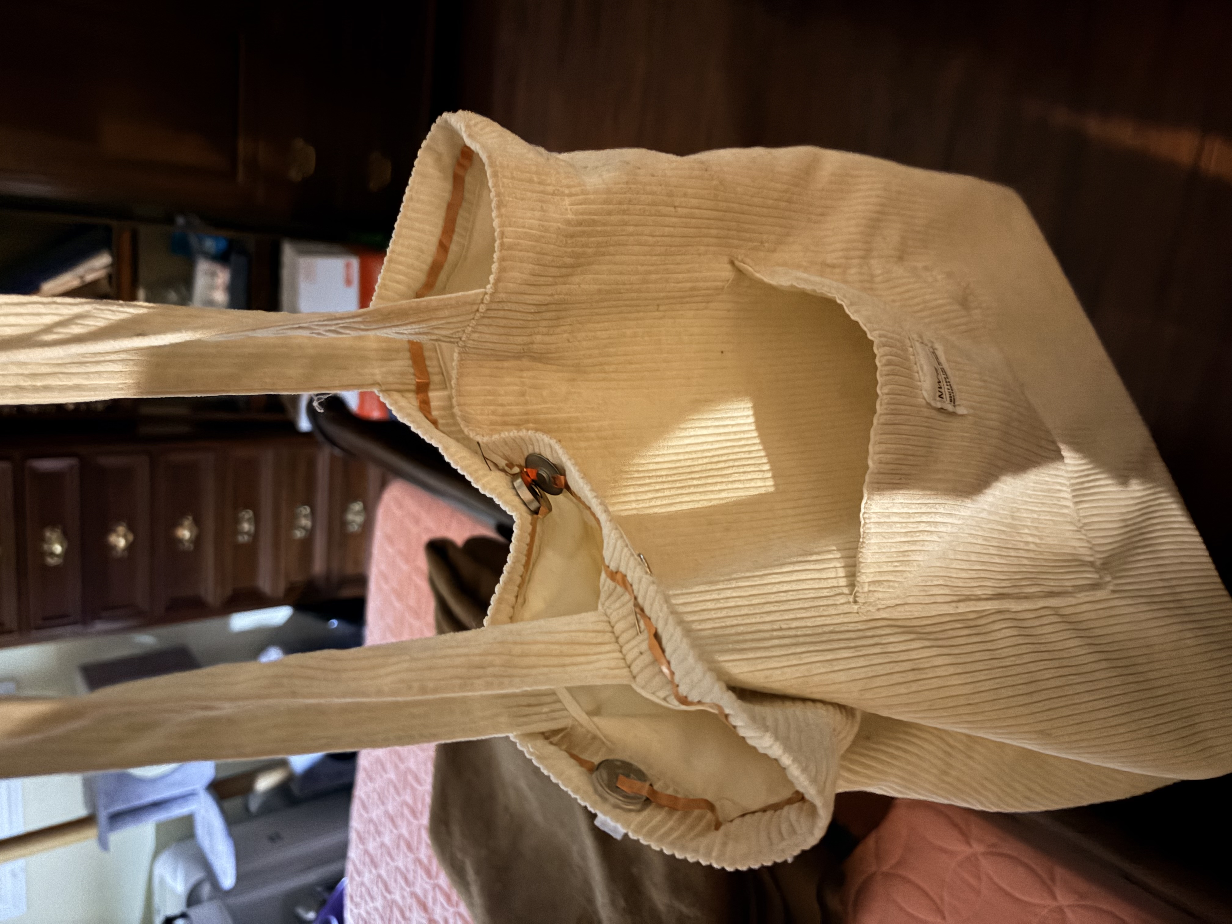 Bag closed? Clasp disrupts the circuit turning the lights off!