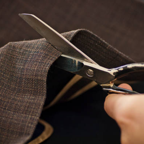 Scissors cutting (image source: https://legrandcrafts.com/blogs/blogs/how-to-choose?srsltid=AfmBOoq_gg5hR8Uw8UknlLeQug6uxSj-LJgyRI02KvtlCug_U5_A0zvn)<br><audio controls src='/audio/Scissors 1.m4a'></audio>